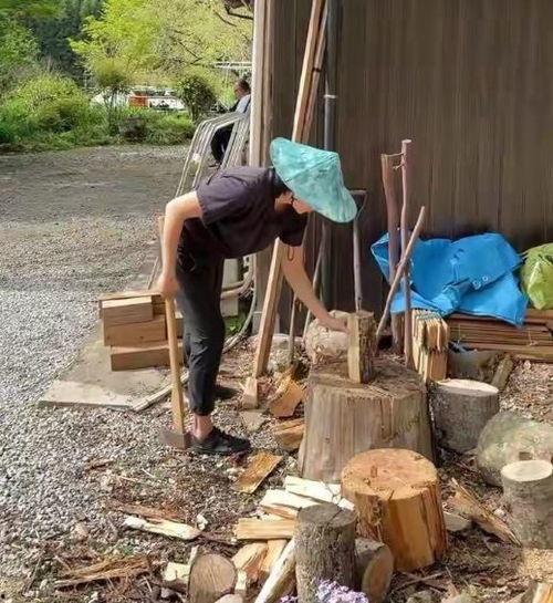 日本农村吃瓜视频,夏日田园生活大揭秘 日本农村吃瓜视频,夏日田园生活大揭秘